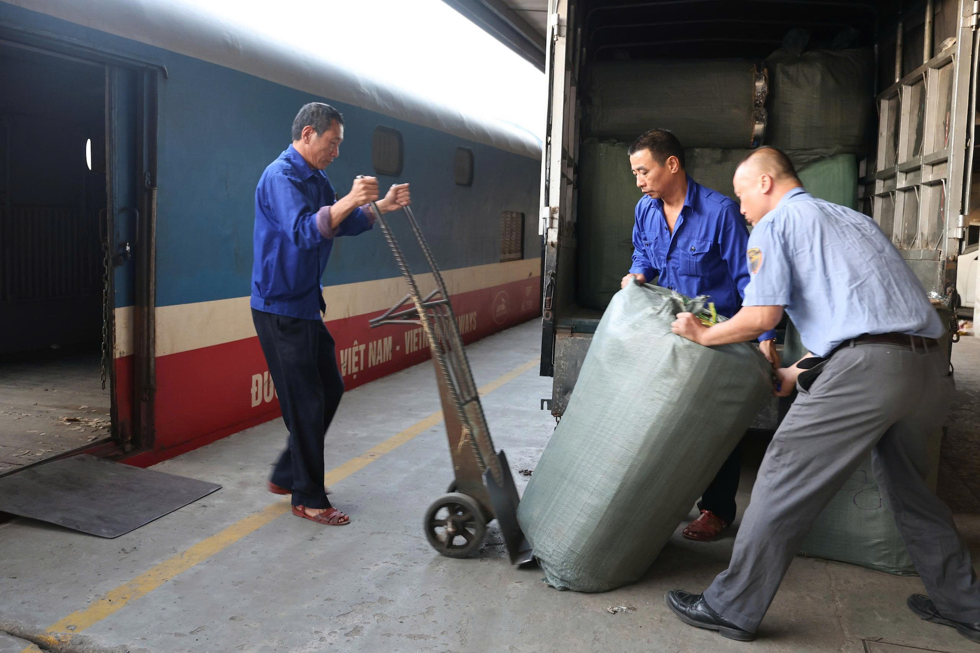 Vận chuyển miễn phí hàng cứu trợ bằng đường sắt